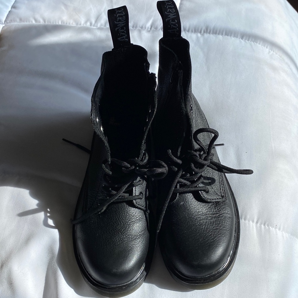 Used Dr. Marten’s size US M4, size US L 5
